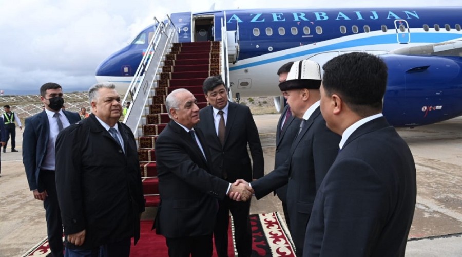 Али Асадов находится с визитом в Кыргызстане