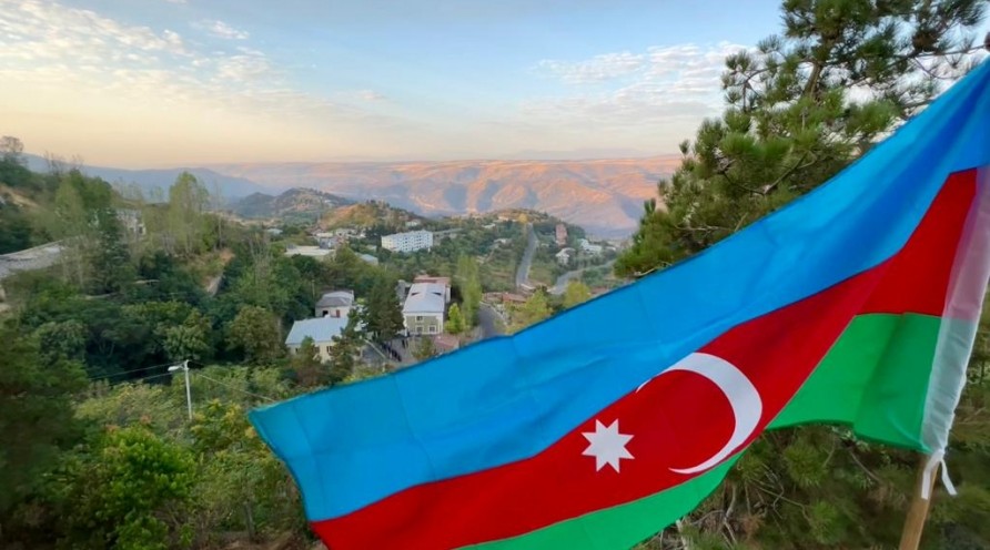 Laçın şəhərində Azərbaycan bayrağı