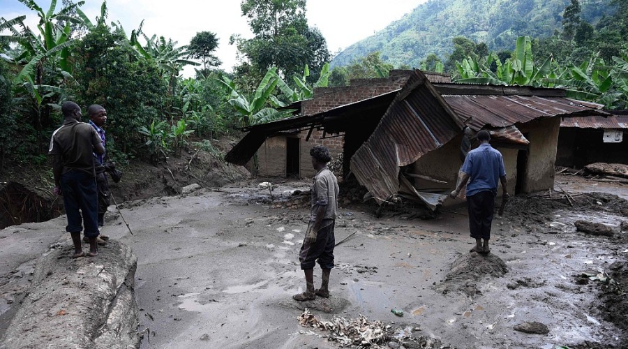Heavy rains trigger landslides and kills more than 15 in Uganda