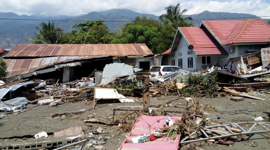 Hundreds evacuated in west Indonesia after earthquake