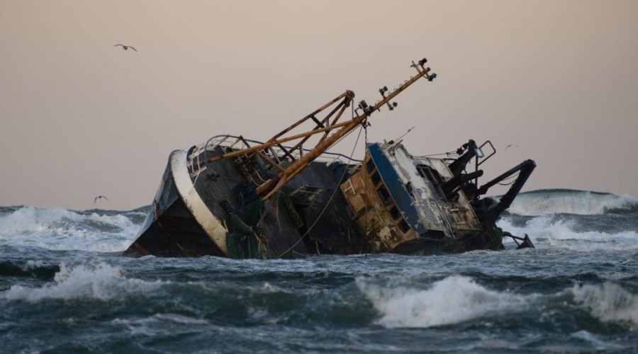 Death toll from migrant shipwreck off Tunisia rises