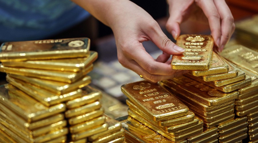 Gold prices drop
