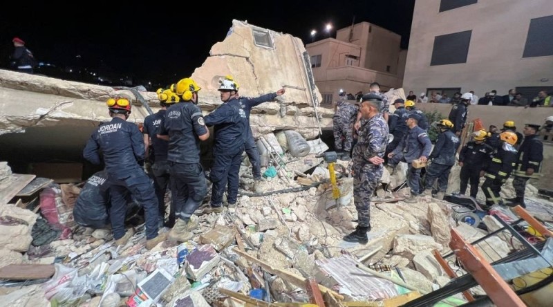 At least 10 people trapped in collapsed building