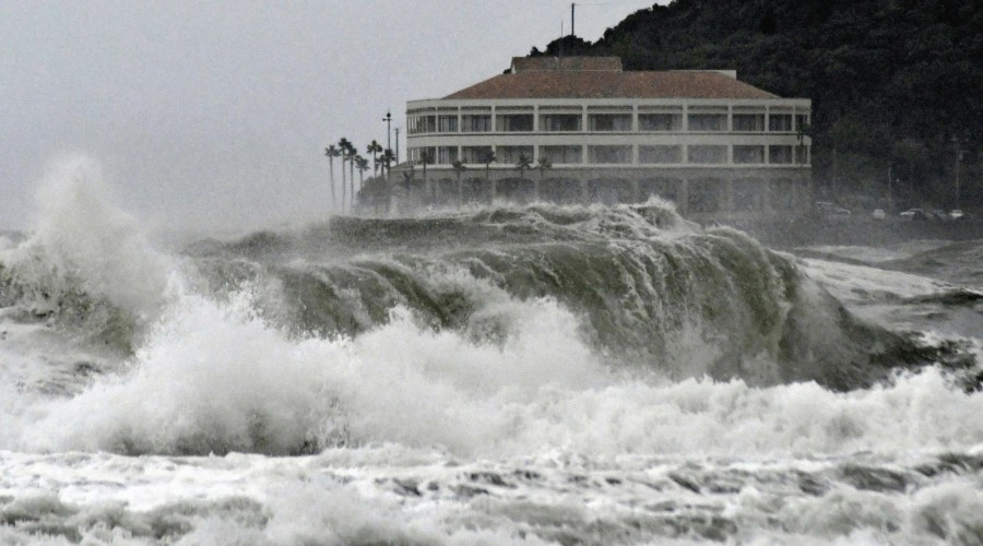 Japan warns powerful typhoon to hit southern region on Sunday