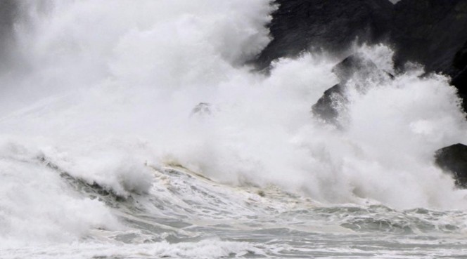 Japan warns powerful typhoon to hit southern region