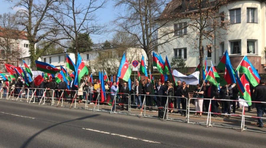 Ermənistan səfirliyi önündə aksiya keçirildi - Foto