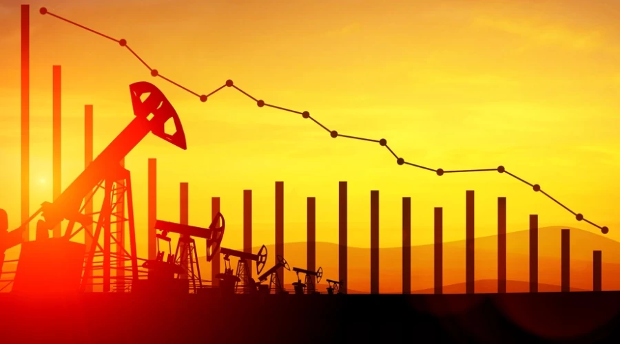 Recession scares drag oil prices down, WTI sinks 4.5%
