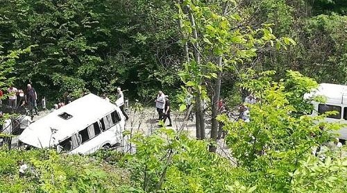 Gürcüstanda avtobus qəzaya uğradı: yaralılar var