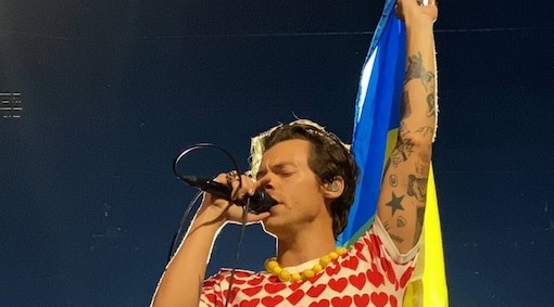 Harry Styles, Ed Sheeran, Shaquille O’Neal and other celebrities will donate personal objects for a campaign launched to support healthcare in Ukraine.