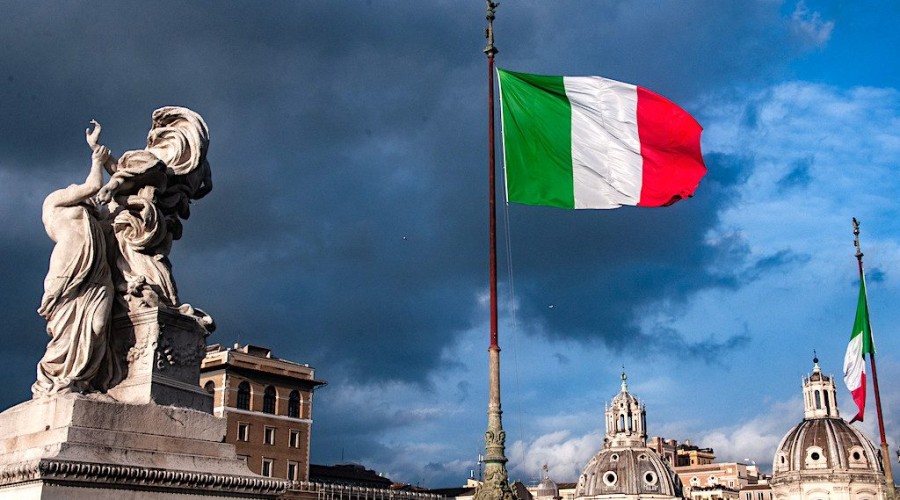 EU urges Italy to stick to programme