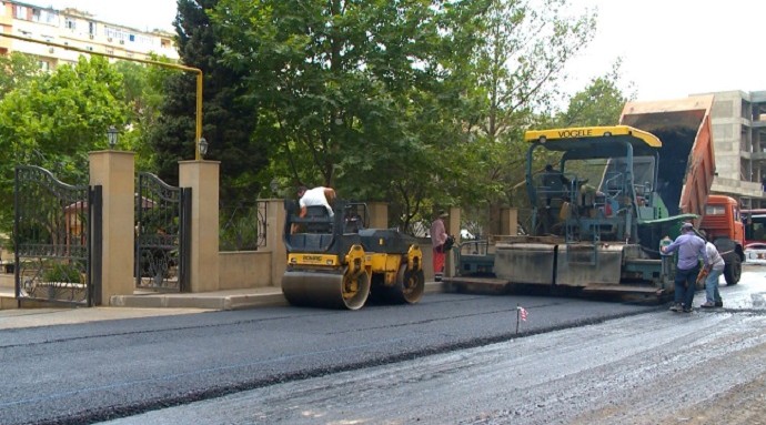 A street with a length of 500 meters is being repaired in the Nizami district of Baku