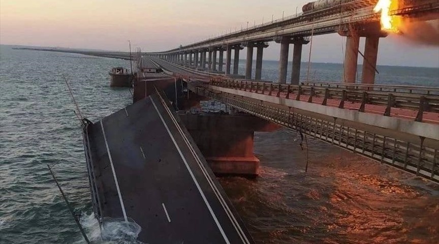 Blast damages Crimea bridge