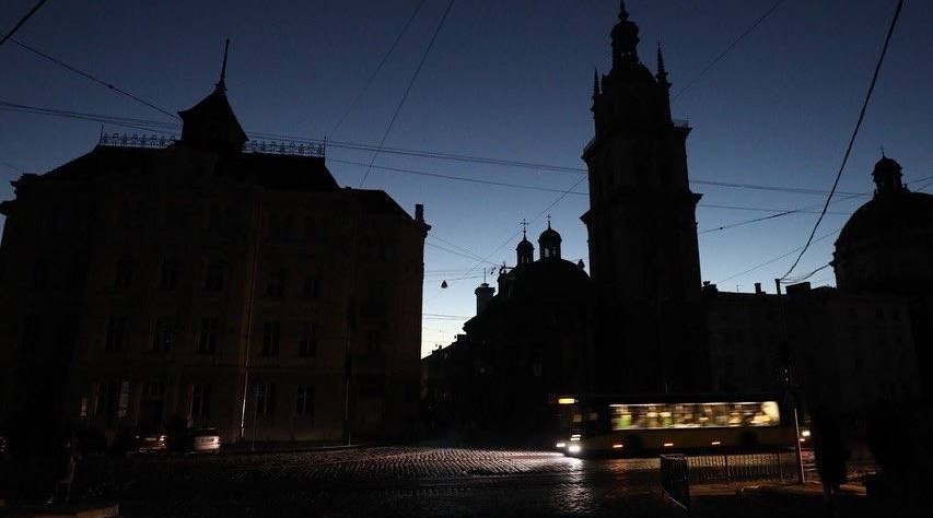 Hazırda Lvov tamamilə işıqsız qalıb - FOTOLAR