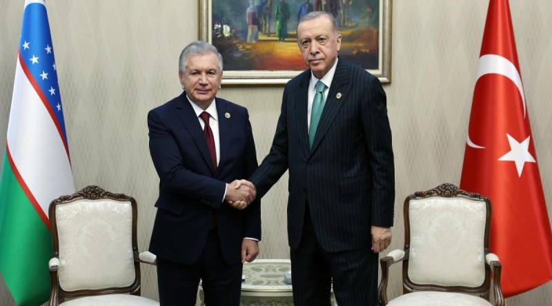 Ərdoğan Mirziyoyev ilə görüşdü