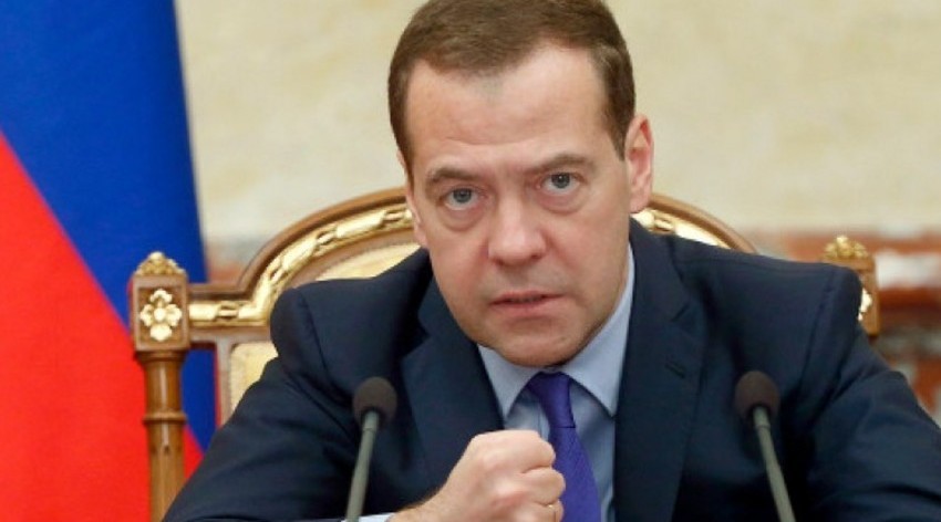 Medvedev Makronun ittihamlarına cavab verdi: "Ayıb olsun, cənab Prezident!"
