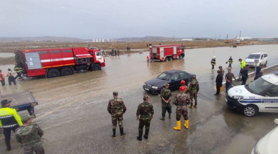 «Азерсу»: Продолжаются работы в связи с аварией на магистральном водопроводе