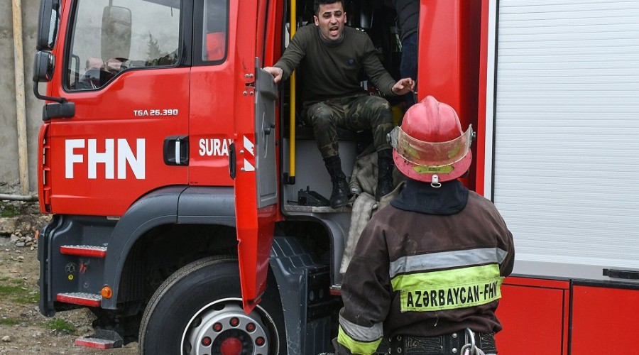 В бакинском магазине стройматериалов произошел пожар