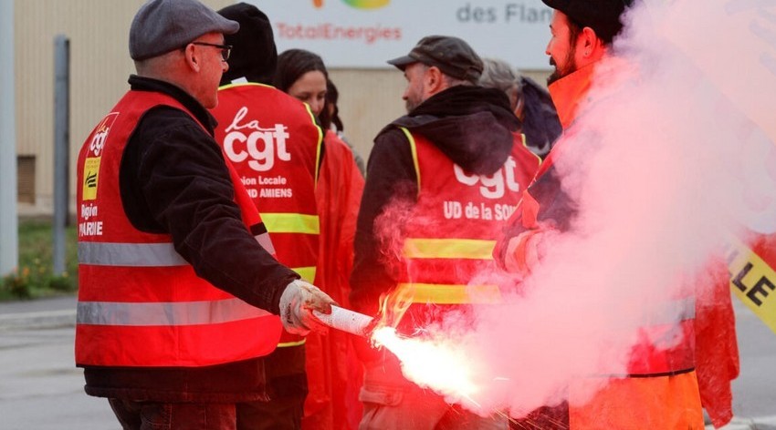 Fransada “TotalEnergies”in işçiləri maaşların artırılması tələbi ilə tətili bərpa ediblər