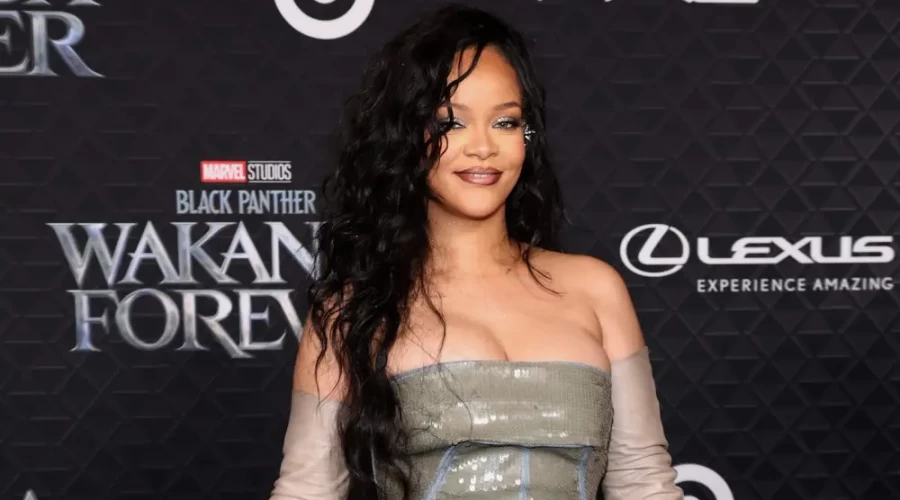 Rihanna sevgilisi ilə məşhur filmdə yer aldı - Foto