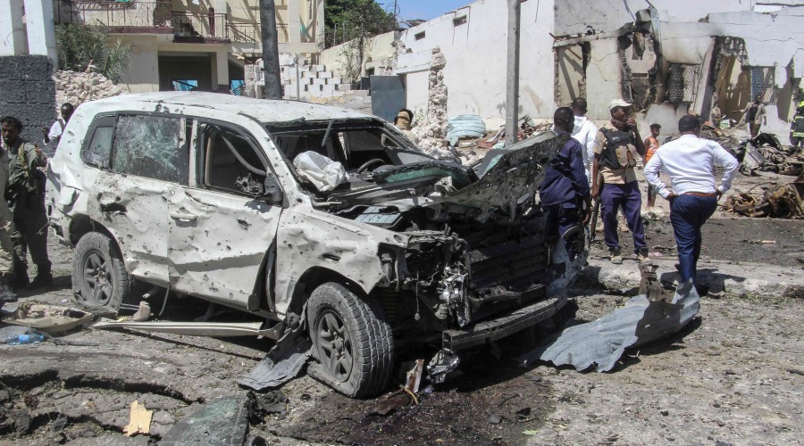 Car bombs shake Somalia's capital Mogadishu