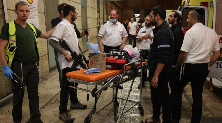 Palestinian gunman kills one in Hebron
