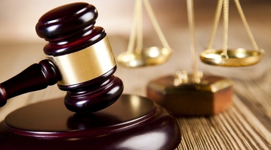 В Азербайджане бывший судья обвиняется в получении крупной взятки