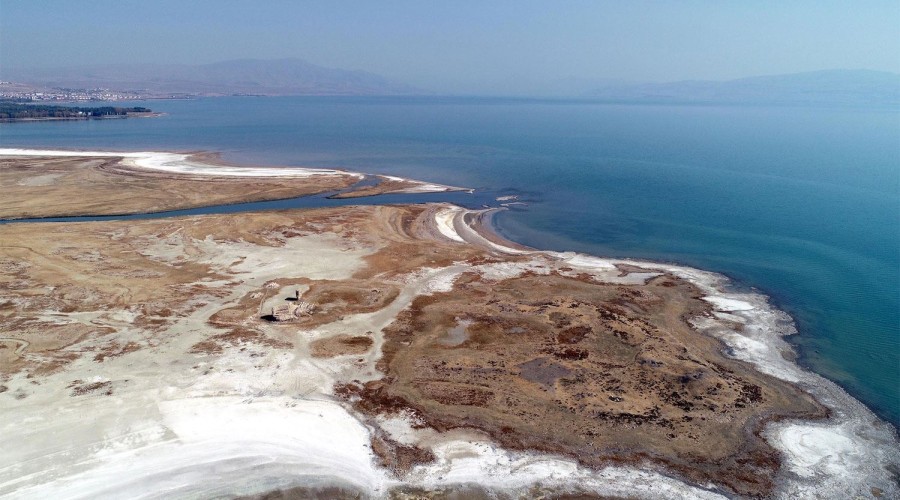 Lake Van has started to dry up quickly - PHOTO