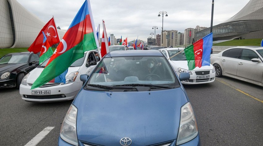 В Баку состоялся автопробег Победы с участием ветеранов Отечественной войны