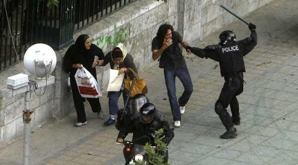 İranda polis xalqın tərəfinə keçdi