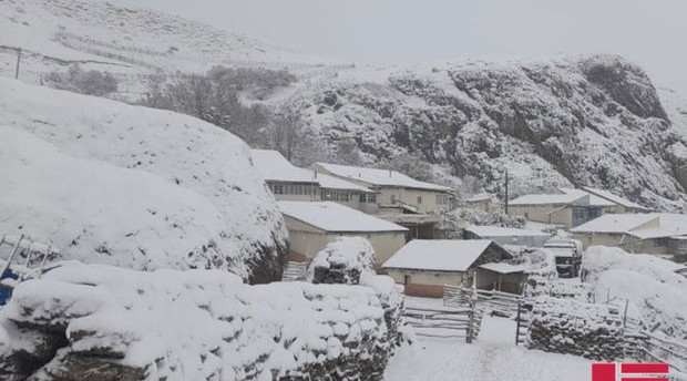 Quba və Qusarın dağlıq yaşayış məntəqələrinə qar yağıb - FOTO