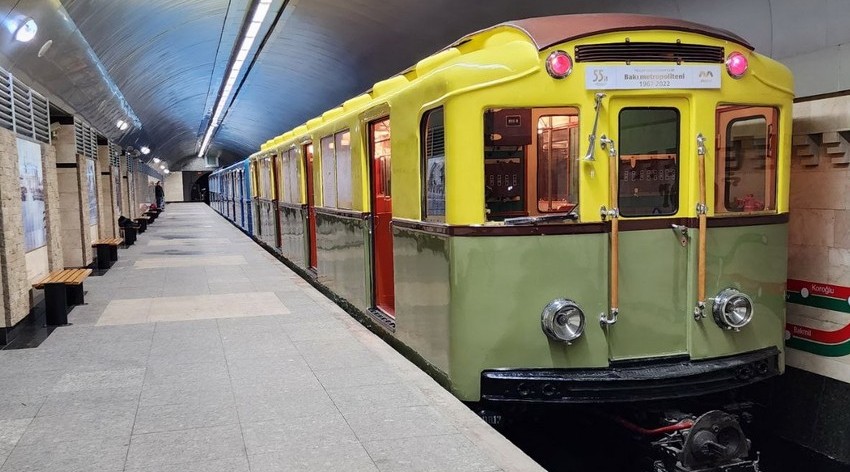 During the holidays, retro carriages are displayed in the Baku metro