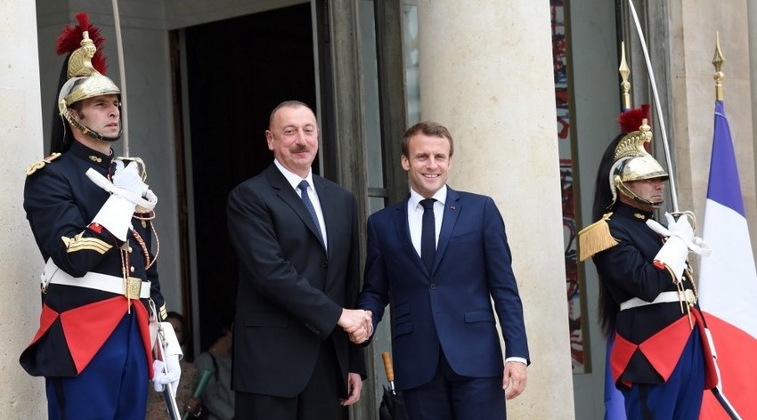 Presidents of Azerbaijan, France have telephone conversation