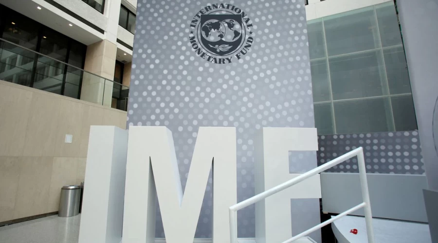 IMF says global economic outlook getting 'gloomier', risks abound