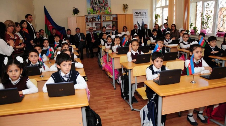 С завтрашнего дня в школах Азербайджана начинаются осенние каникулы