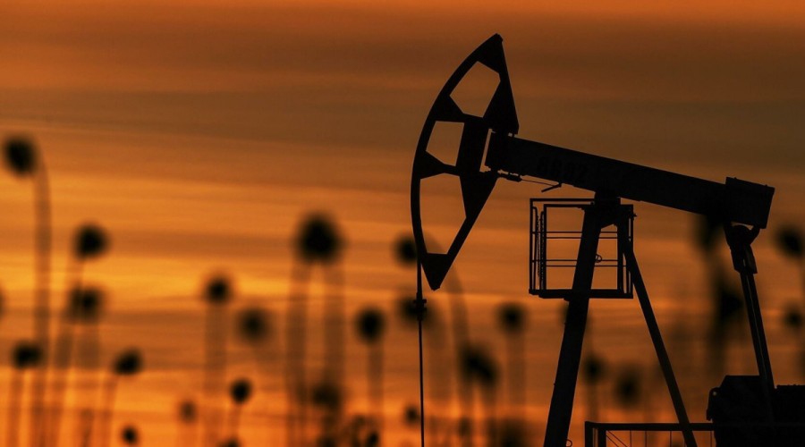 Azerbaijani oil price further decreases