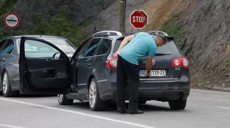 Kosovo-Serbia flare-up fears over car number plate row