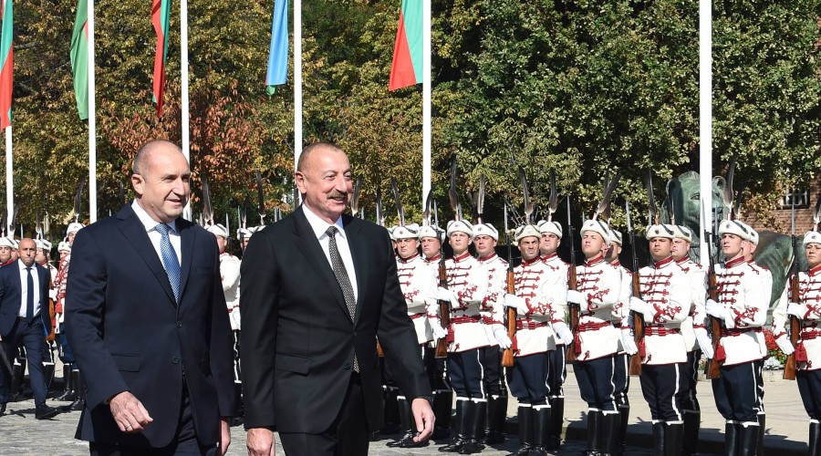 President Ilham Aliyev had an official welcoming ceremony in Belgrade