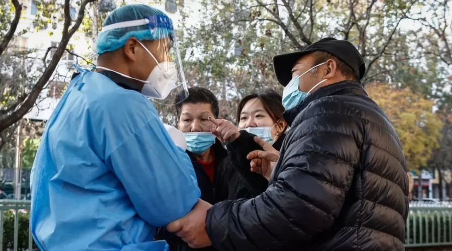 China Covid: Record number of cases as virus surges nationwide