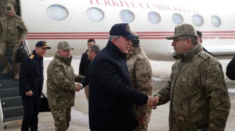 Hulusi Akar conducts checks on the Iraqi border