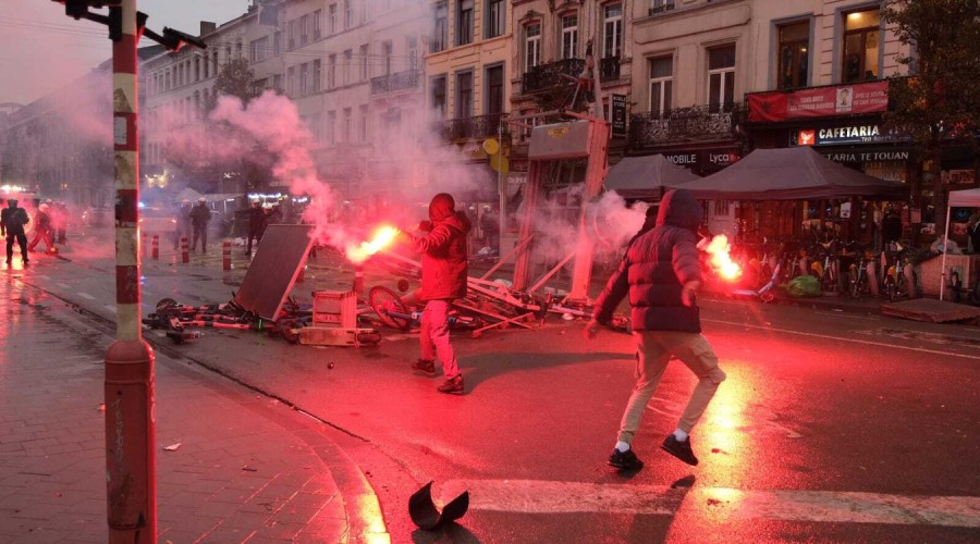 Belçikanın məğlubiyyətindən sonra Brüsseldə iğtişaş baş verib - FOTO