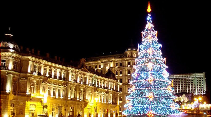 How is the tourism sector of Azerbaijan preparing for the New Year holiday