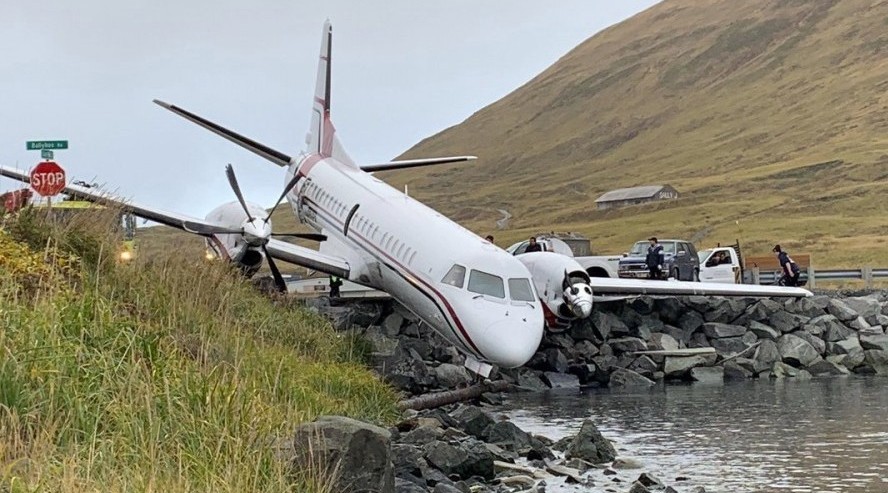 A plane crashed in Armenia, 2 people died