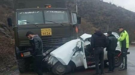 Daşkəsəndə minik avtomobili “KamAZ”la toqquşub, ölən var