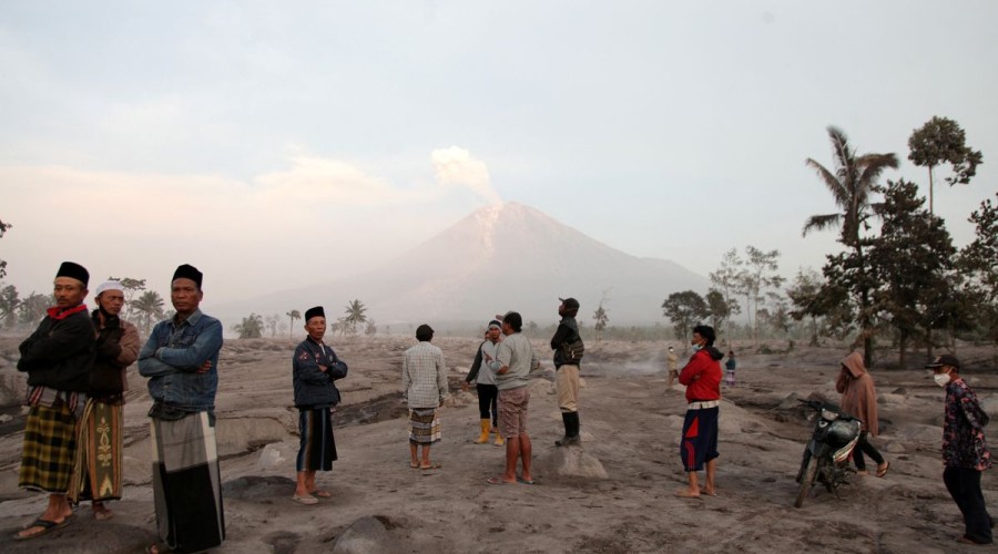 Thousands on alert in Indonesia's Java after Mt. Semeru eruption