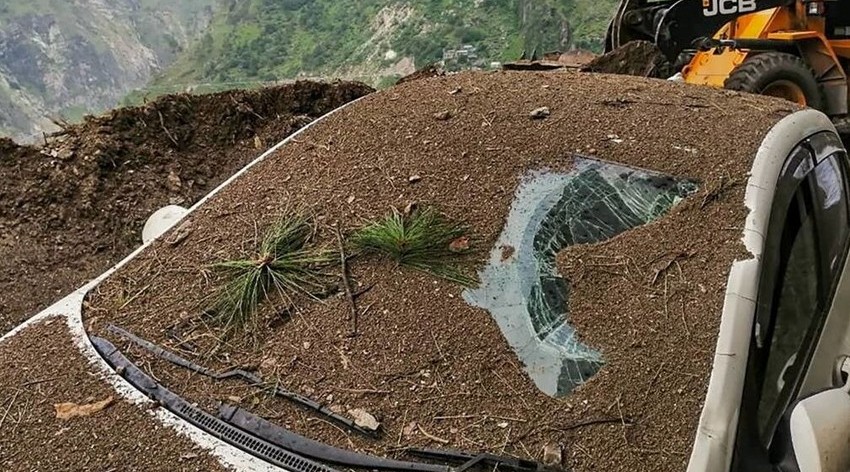 Kolumbiyada yol sürüşməsi olub, 30-a yaxın insan həlak olub