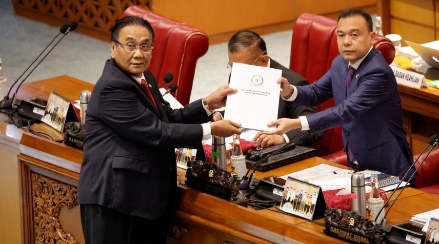 Indonesia parliament ratifies criminal code that bans sex outside marriage