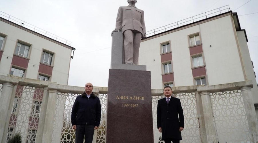 В Махачкале проходит шахматный турнир, посвященный памяти Азиза Алиева