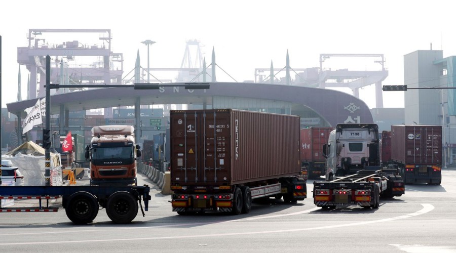 Truckers' union in South Korea ends strike - vote