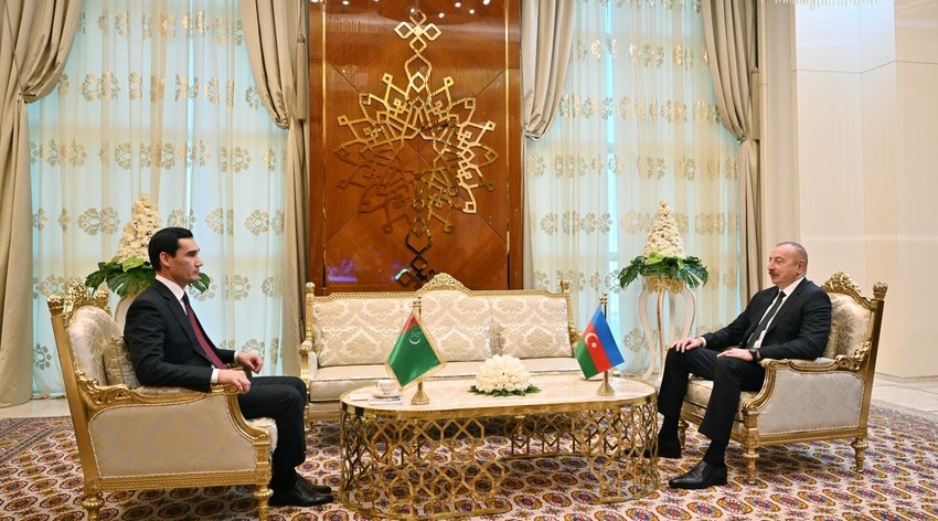 President Ilham Aliyev met with his Turkmen counterpart