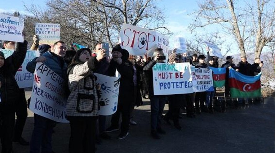 Number of protesters on Shusha-Khankandi road growing